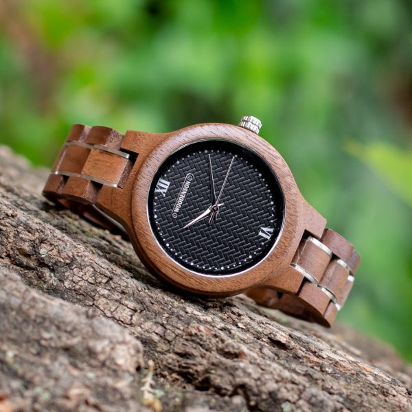 Wood watch in walnut Tinigua
